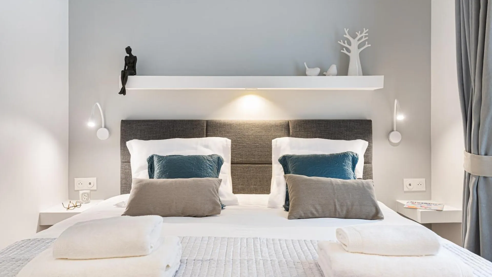 King Size Beds - Zen Monceau Apartment Paris