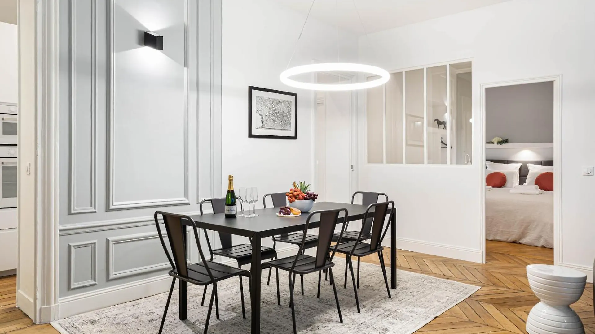 King Size Beds - Zen Monceau Apartment Paris