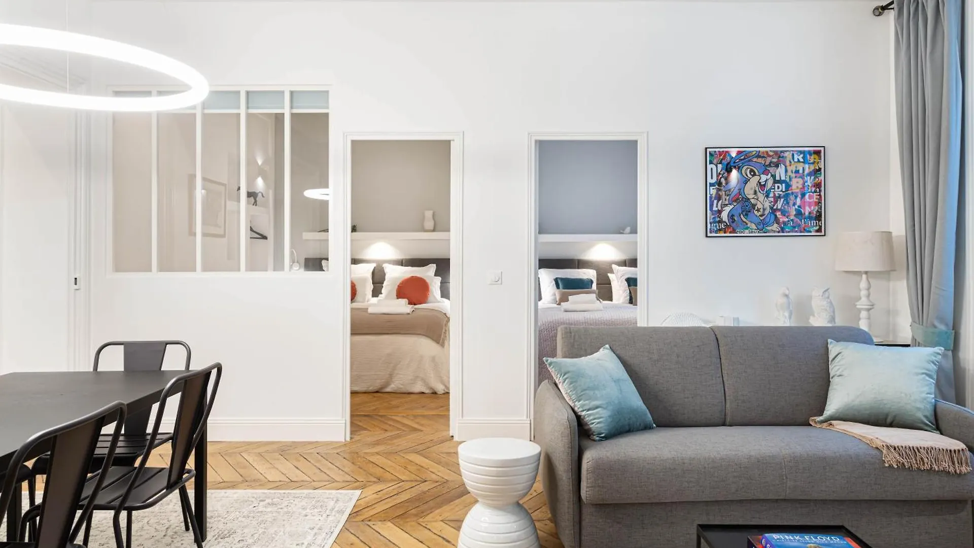 King Size Beds - Zen Monceau Apartment Paris France